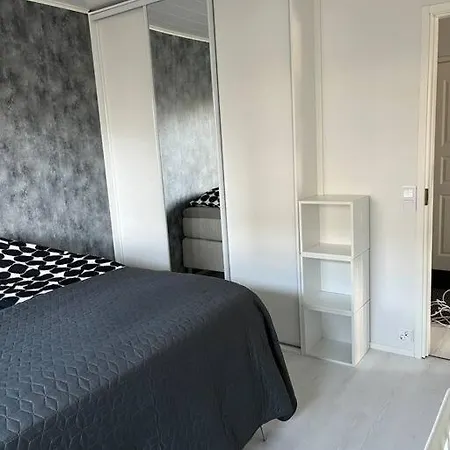 Appartamento Moderni Asunto Keskustasta Ilmaisella Pysaekoeinnillae *