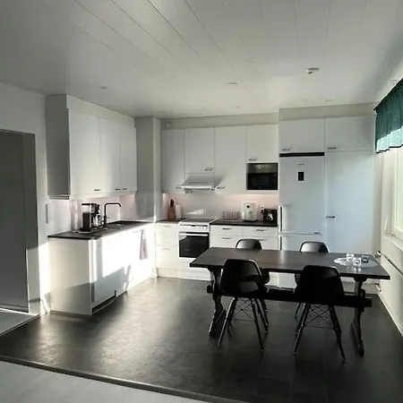 Moderni Asunto Keskustasta Ilmaisella Pysaekoeinnillae Rovaniemi